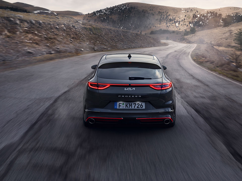 Sistem de asistare la evitarea coliziunii frontale (FCA - FORWARD COLLISION-AVOIDANCE ASSIST)